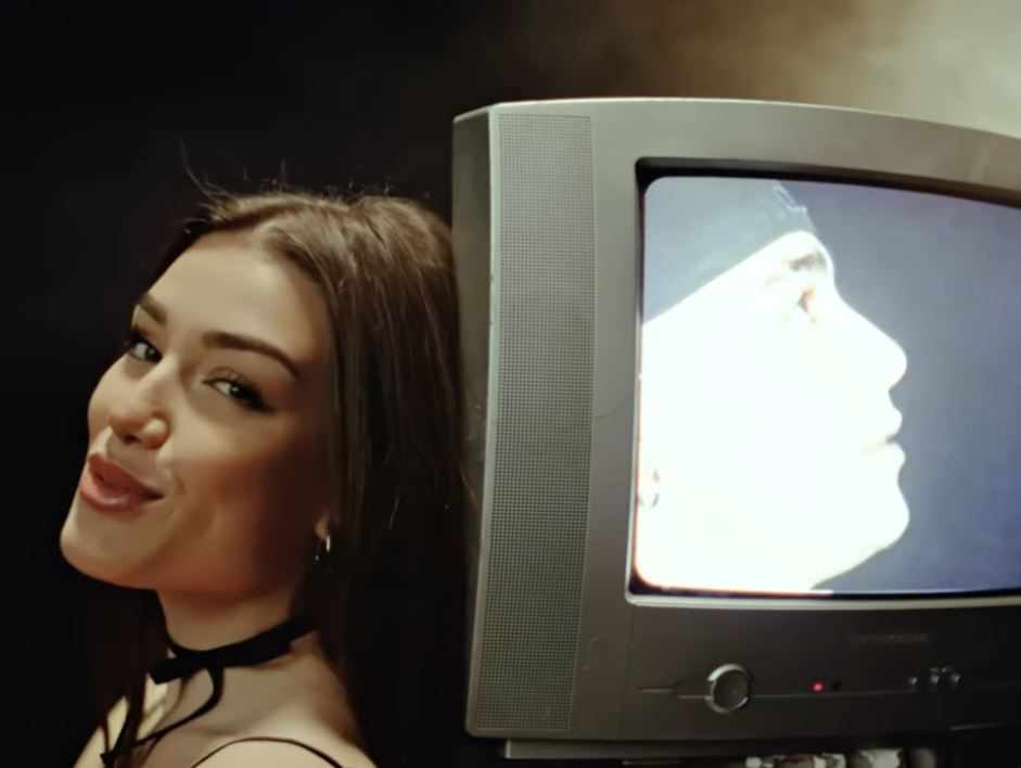 Aida Redru ft. EZVIT810 Vivo Pensando En 