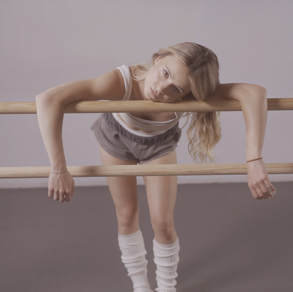 Carla Dona regarde moi