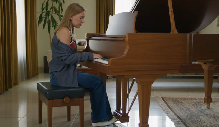 Emily Linge the mirror